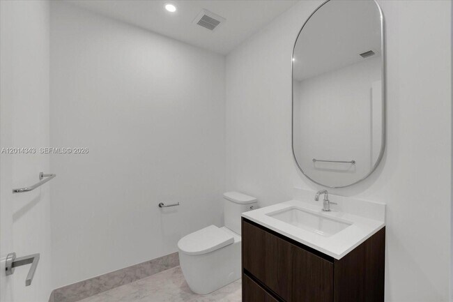 Building Photo - 9201 E Bay Harbor Dr