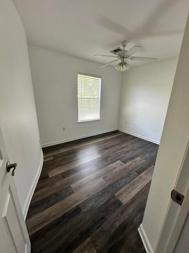 Building Photo - 24 Talon Ct
