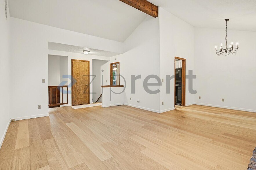Building Photo - Unit