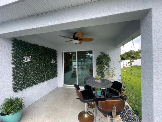 Building Photo - 465 Marion Oaks Ln