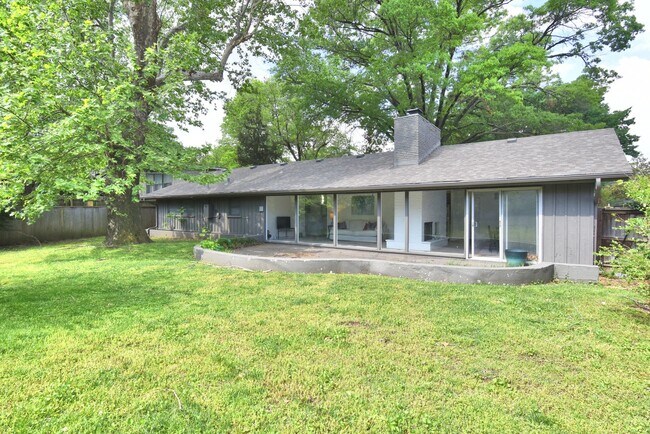Building Photo - Mid Century Modern home in the Patrick Hen...