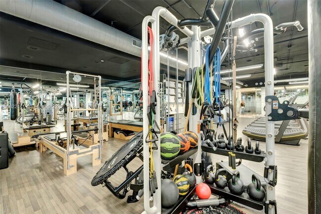 Building Photo - 19925 NE 39th Pl