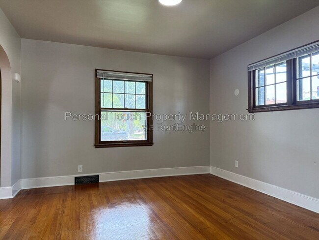 Building Photo - 704 8th St S