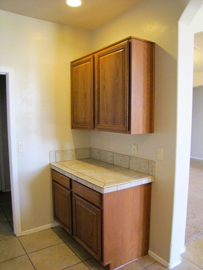 Building Photo - Spacious 3BR/2BA/2.5 CG, 2167 sq.ft. renta...