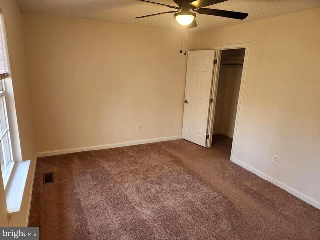 Building Photo - 37130 Mowry Ln