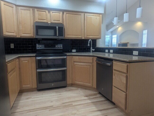 Building Photo - Desirable 55+ Hover Woods Community!