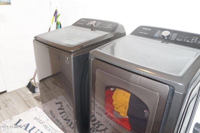 Building Photo - 10864 W Marshall Ave