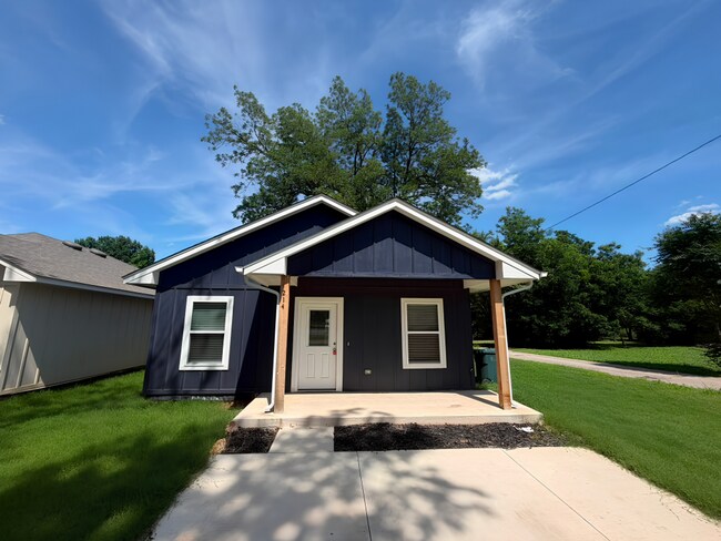 Building Photo - Beautiful, Pet-friendly 2-Bedroom, 2-Bath Home in Perry!