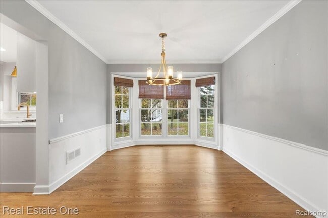 Building Photo - 1568 Grandview Dr