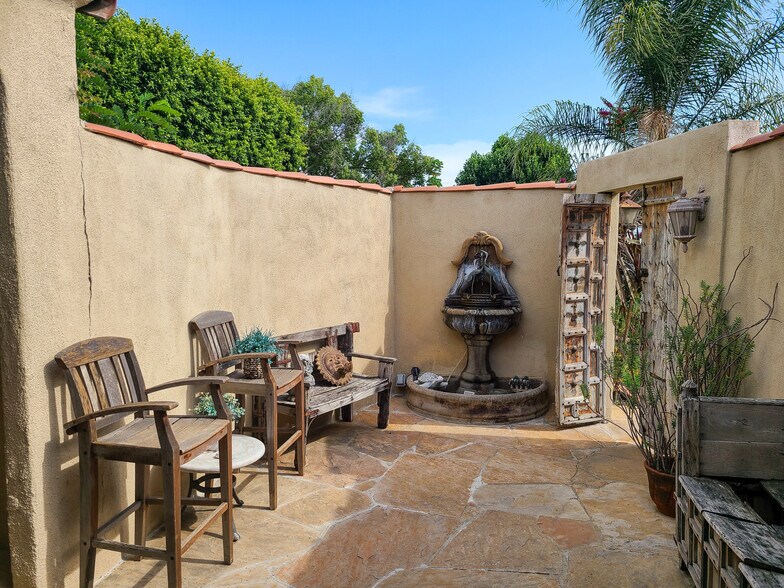 Building Photo - 11301 Blix St