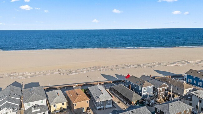 Building Photo - 115 Boardwalk