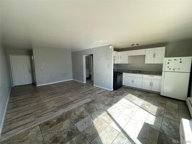 Building Photo - 1590 Clinton St