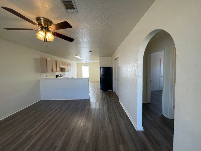 Building Photo - 1606 Dugger Cir