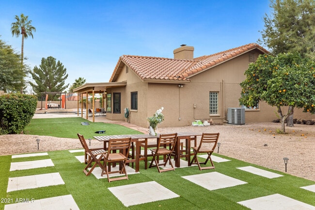 Building Photo - 5735 E Campo Bello Dr