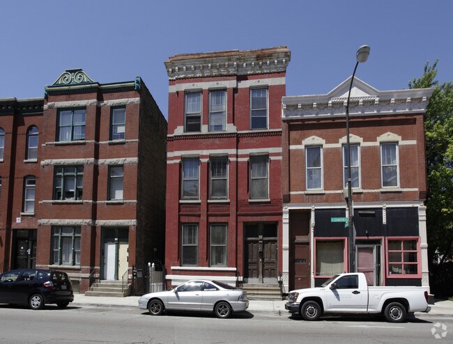 Building Photo - 1930 N Damen Ave
