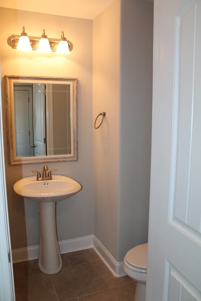 Building Photo - 264 Azalea Dr