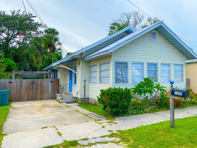 Building Photo - 1802 Tangerine St