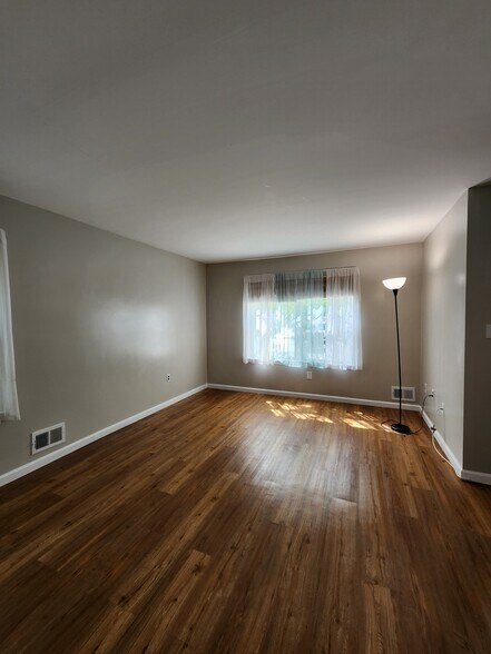 Master bedroom - 34 Barberry Ct