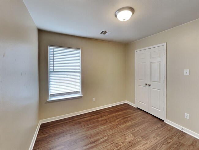 Building Photo - 28926 Village Creek Loop