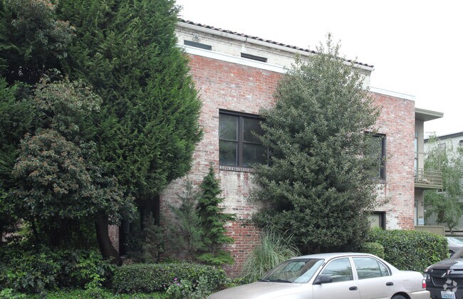 Building Photo - Lombardi Court Apartments