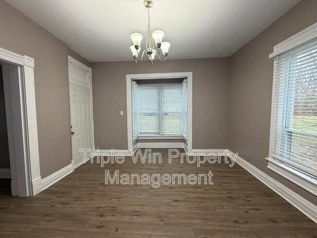 Building Photo - 307 State Hwy 47