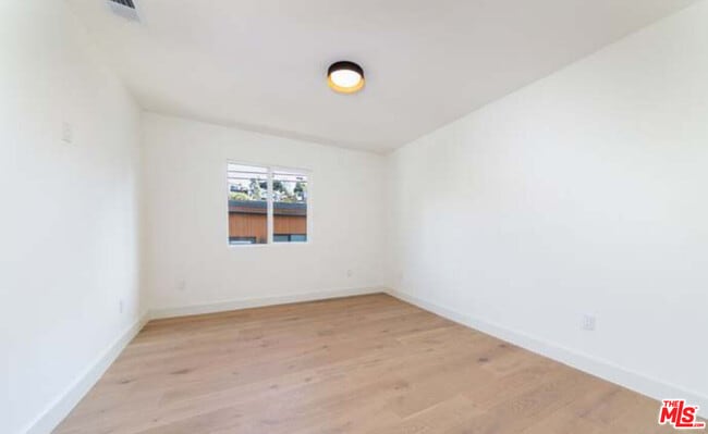 Building Photo - 1330 Silver Lake Blvd