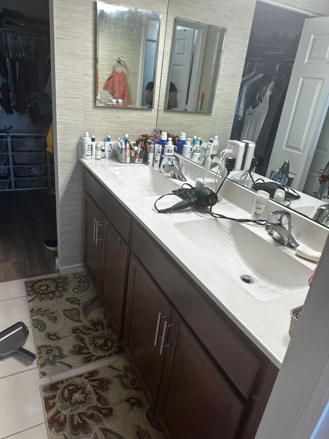 Building Photo - 3397 W 94th Terrace