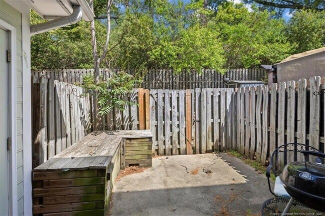 Building Photo - 421 Cityview Ln