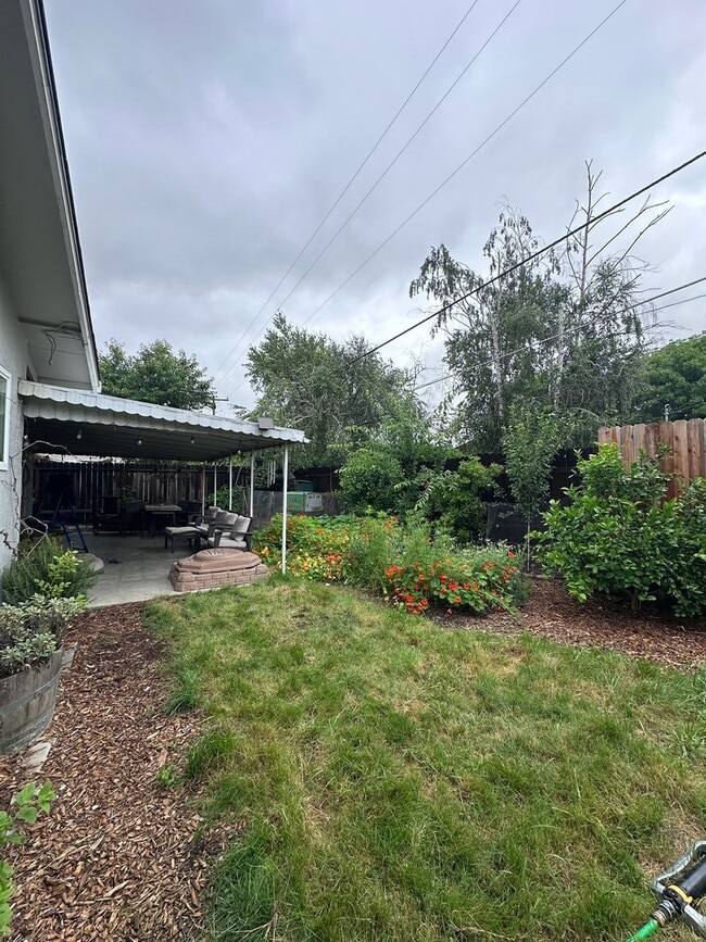 Building Photo - 1506 Manzanita Ln