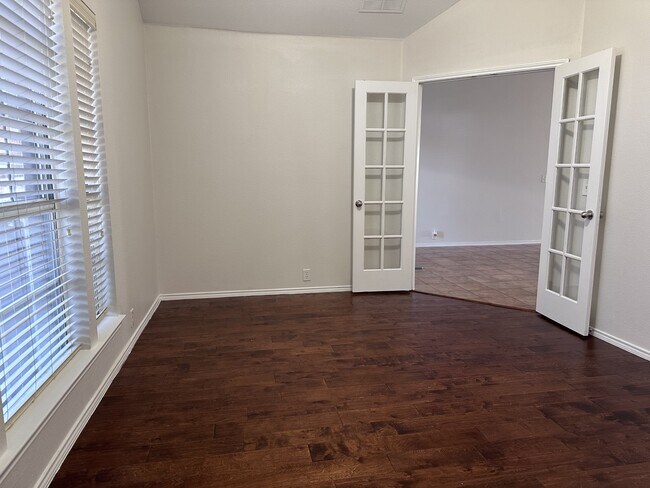 Building Photo - 3626 English Oak Dr