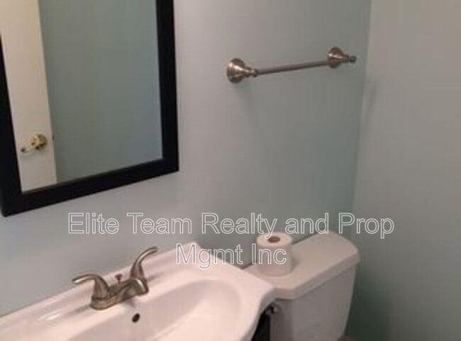 Building Photo - 513 Webster Pl