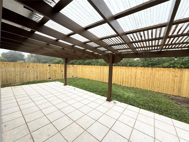 Building Photo - 13424 SW 122nd Ave