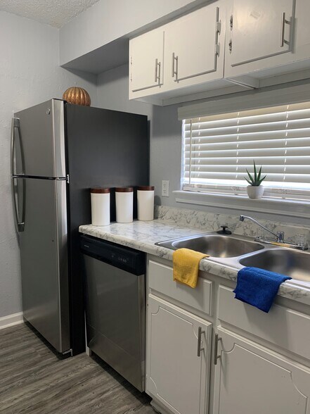 Building Photo - Sutton at Shelby