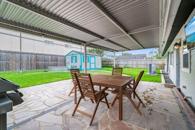 Building Photo - 2407 Willowby Dr