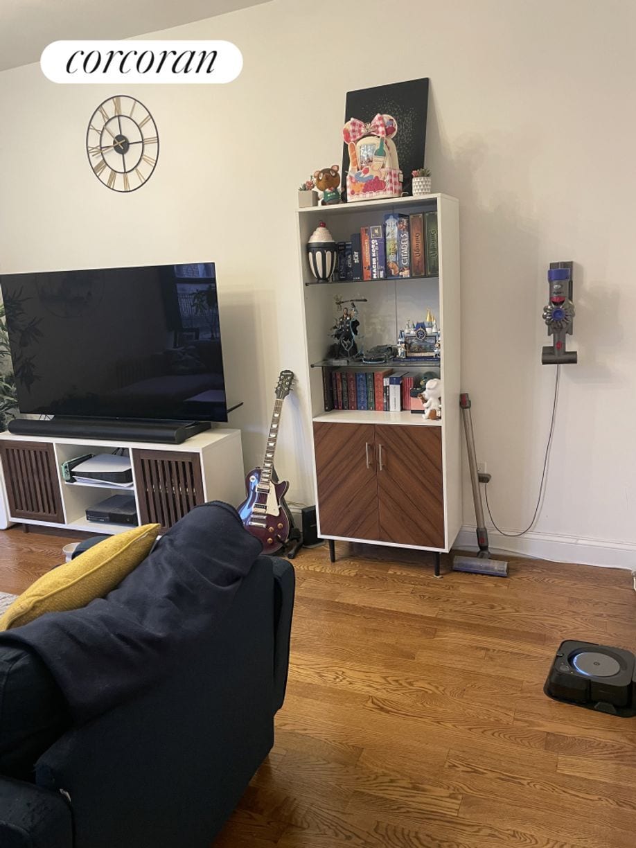 Building Photo - 61-09 39th Avenue H6