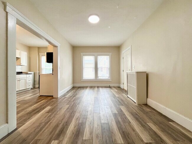 Building Photo - 285 W Elm St