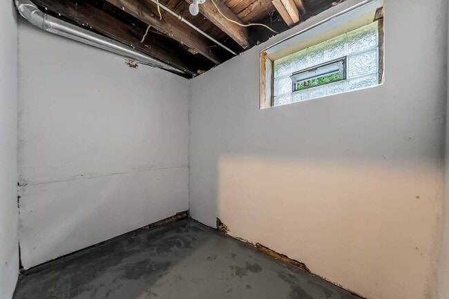 Building Photo - 2145 W 100th St