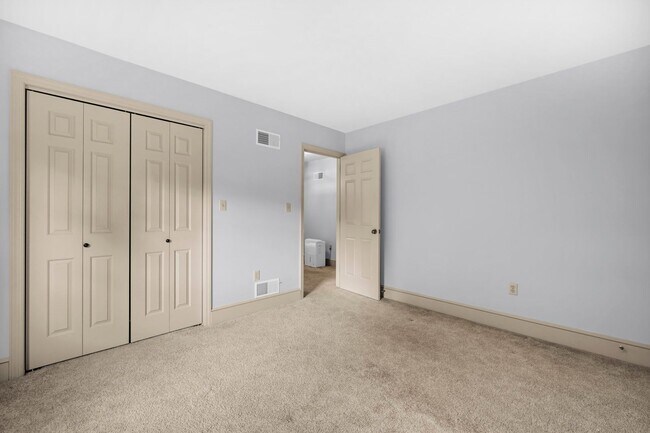 Building Photo - 684 Steinman Ct