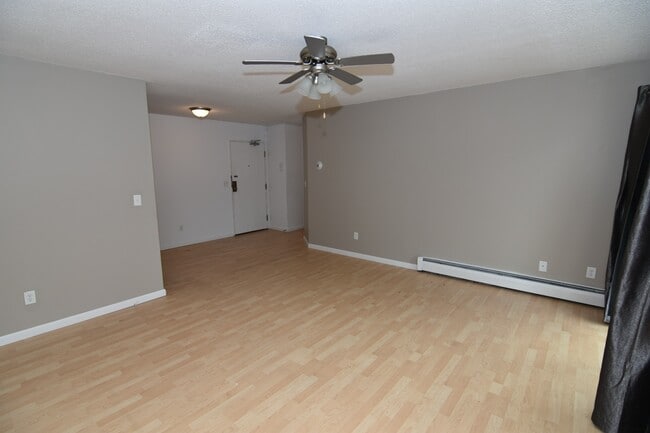 Building Photo - 2740 Pleasant