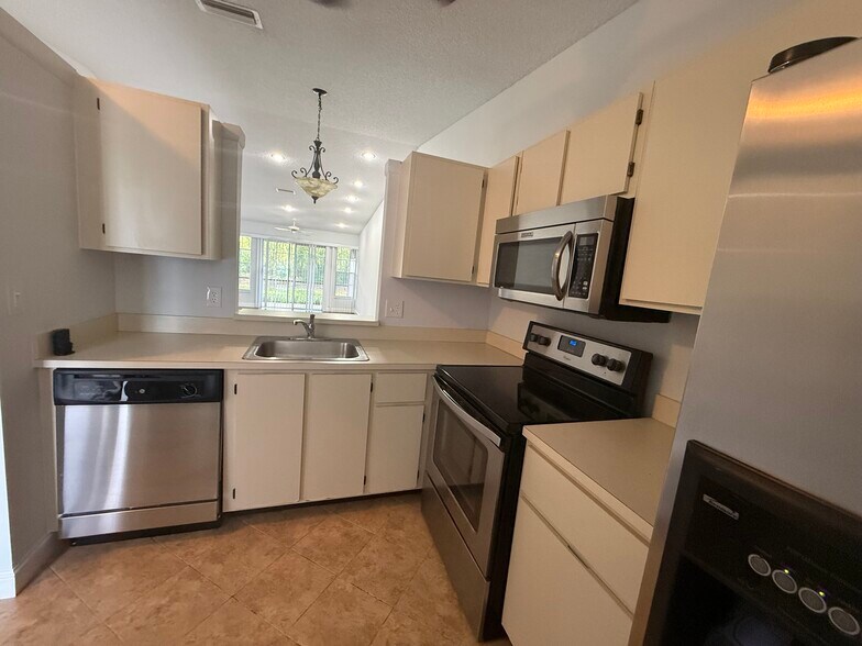 Building Photo - 18595 Egret Way