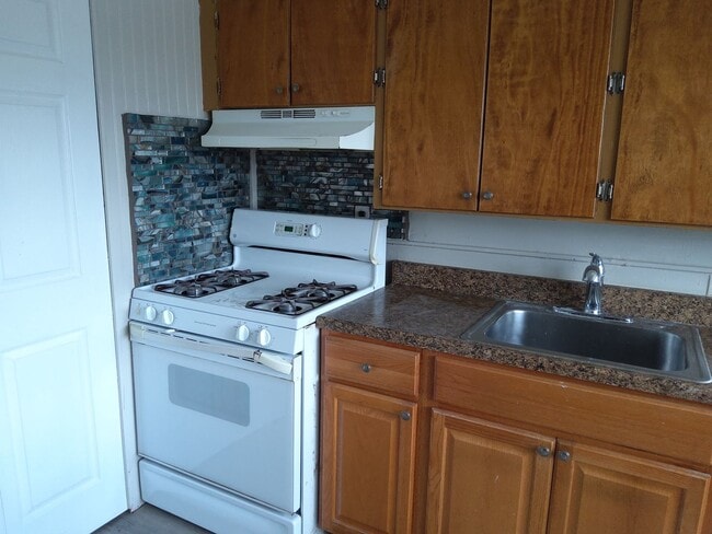 Building Photo - Coming Soon!  Renovated Three Bedroom EOG
