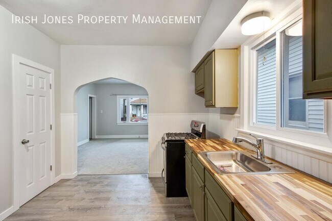 Building Photo - 56 Fredro St