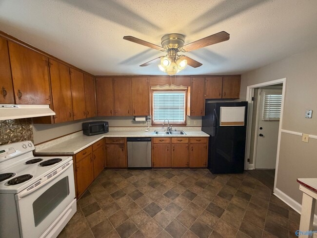 Building Photo - 1518 15th Ave SW