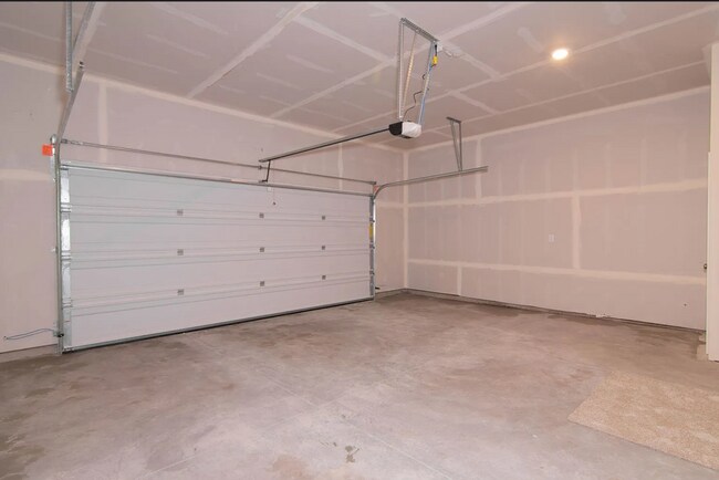 Building Photo - Liberty Lake 4 Bed 2.5 Bath home built 2022 with all the amenities.  Ready this summer