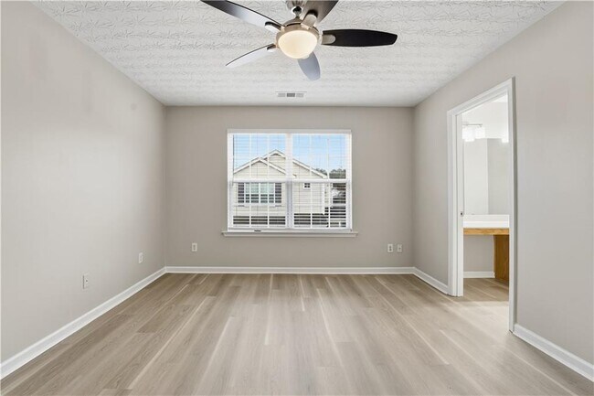 Building Photo - 217 Hiawassee Dr