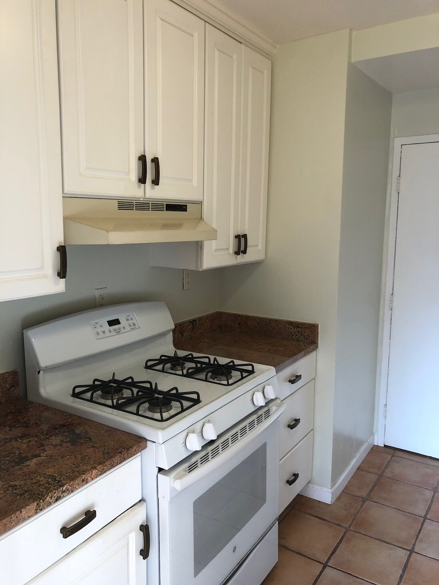 Kitchen (view 1) - 3900 Tunlaw Rd NW