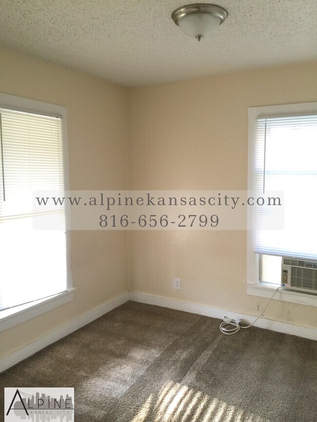 Building Photo - Independence Bungalow Available Now