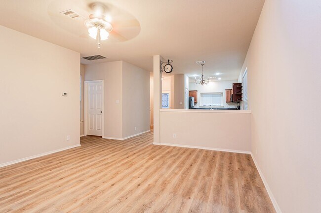 Building Photo - 3/BR 2.5/BA Cozy Two-Level Home with Fence...