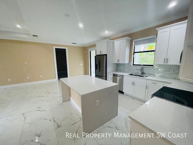 Building Photo - 4267 4th Ave SE