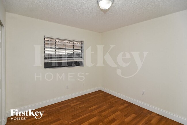 Building Photo - 2664 W 70th Pl